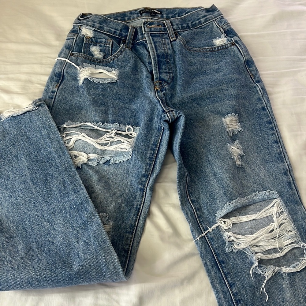 Distressed boyfriend jeans